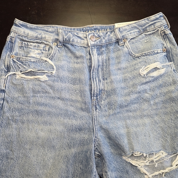 American Eagle Mom Jeans Womens Size 16  Light Blue Distressed - Picture 4 of 7
